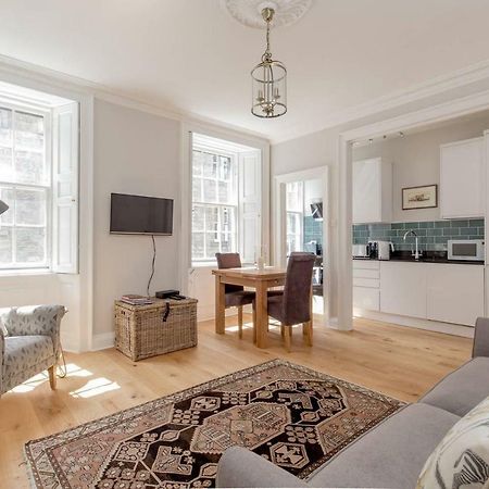 Altido Elegant Georgian 2-Bedrm Apt In Heart Of Old Town Apartment เอดินบะระ ภายนอก รูปภาพ