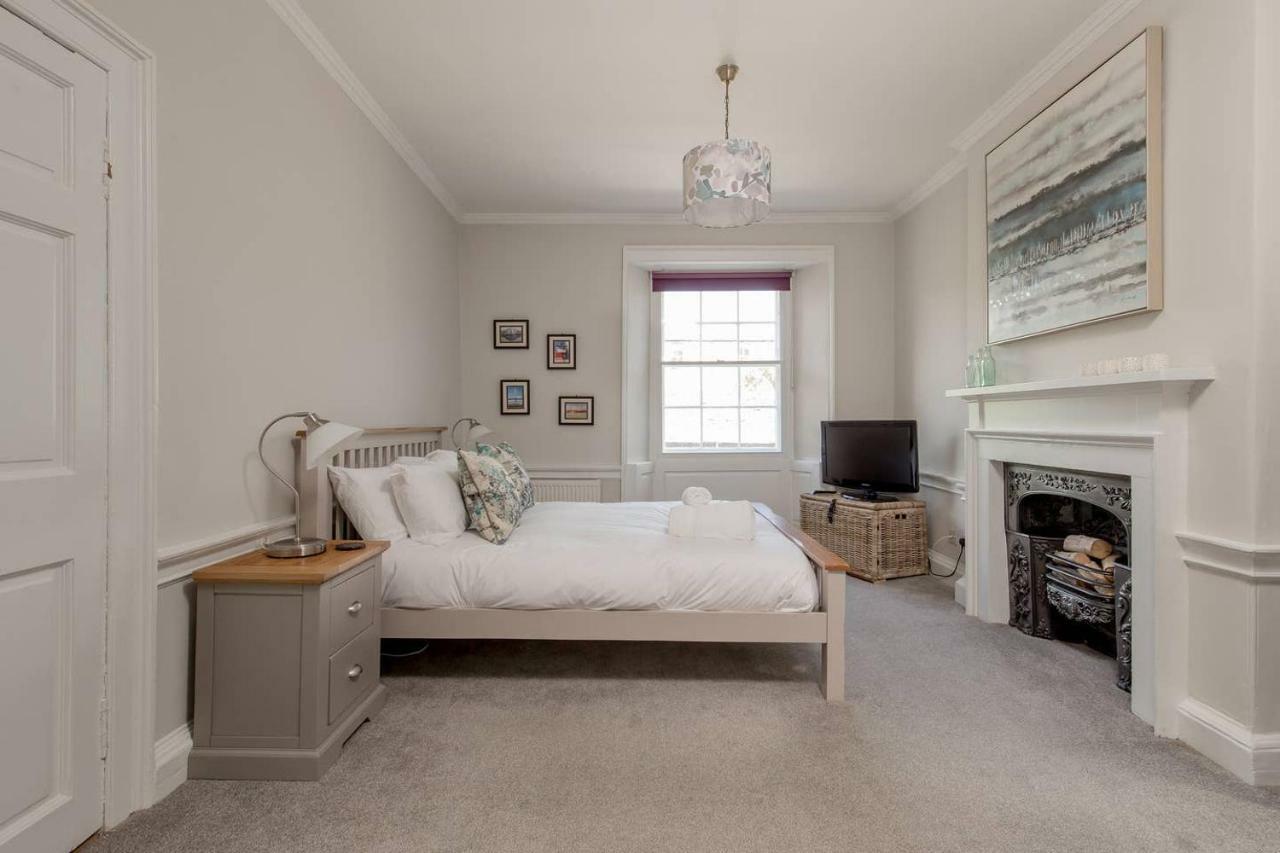 Altido Elegant Georgian 2-Bedrm Apt In Heart Of Old Town Apartment เอดินบะระ ภายนอก รูปภาพ