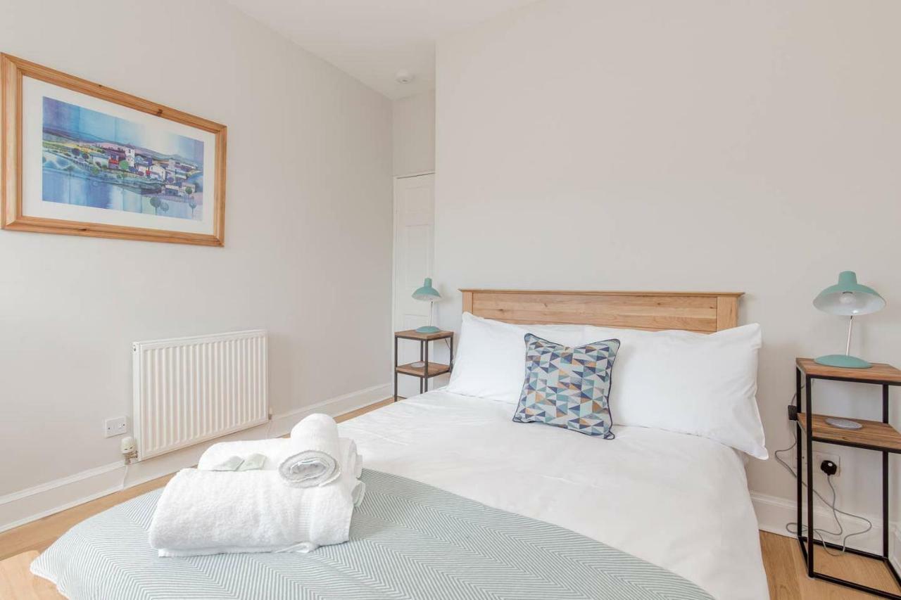 Altido Elegant Georgian 2-Bedrm Apt In Heart Of Old Town Apartment เอดินบะระ ภายนอก รูปภาพ
