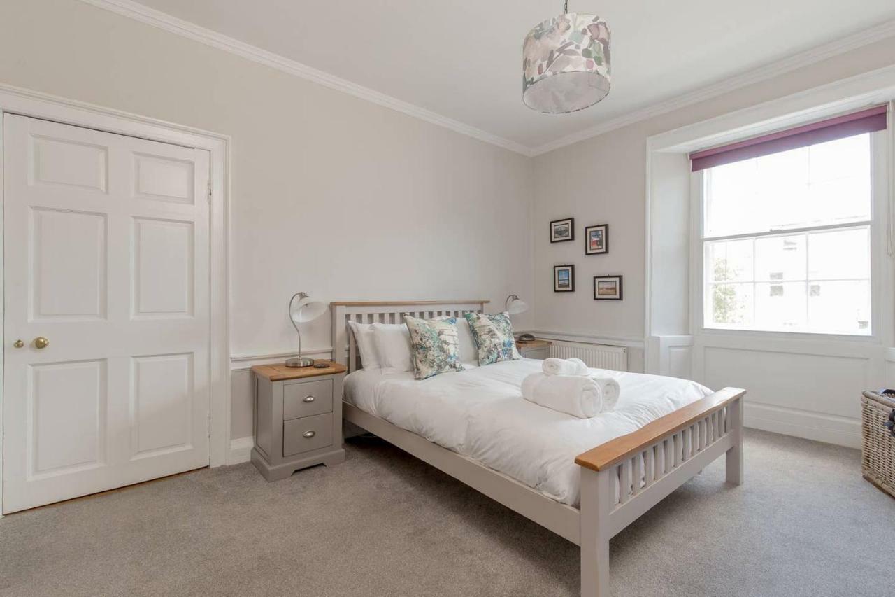 Altido Elegant Georgian 2-Bedrm Apt In Heart Of Old Town Apartment เอดินบะระ ภายนอก รูปภาพ