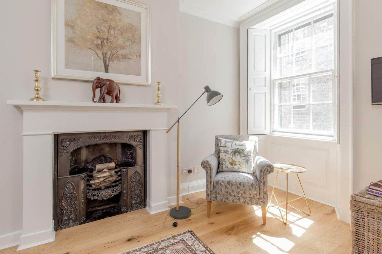 Altido Elegant Georgian 2-Bedrm Apt In Heart Of Old Town Apartment เอดินบะระ ภายนอก รูปภาพ