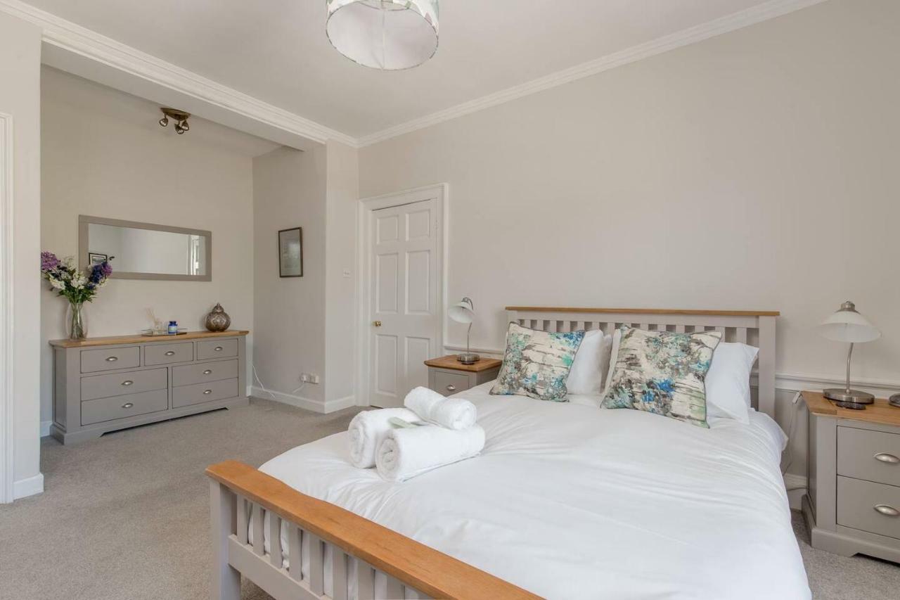 Altido Elegant Georgian 2-Bedrm Apt In Heart Of Old Town Apartment เอดินบะระ ภายนอก รูปภาพ