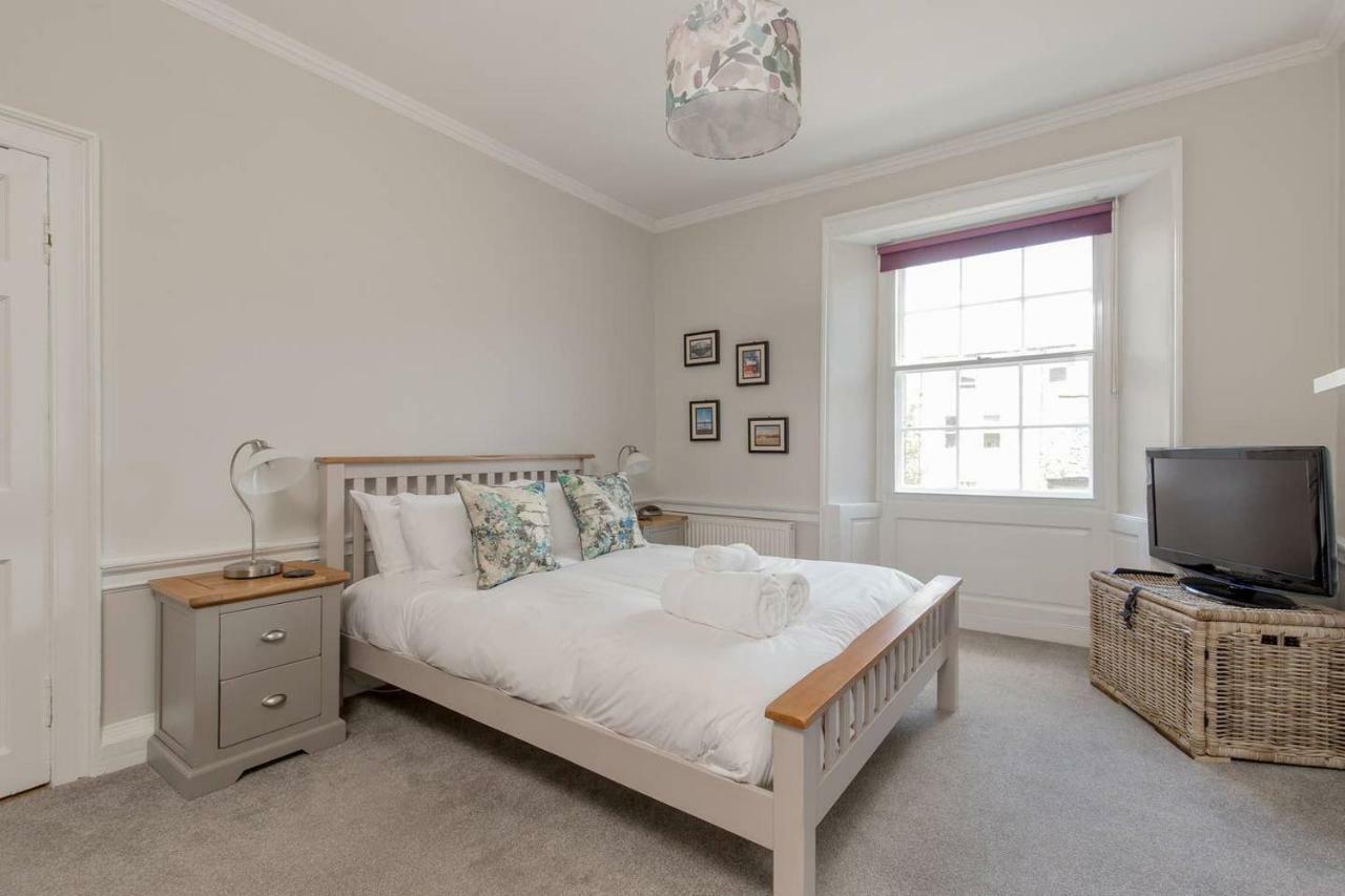 Altido Elegant Georgian 2-Bedrm Apt In Heart Of Old Town Apartment เอดินบะระ ภายนอก รูปภาพ